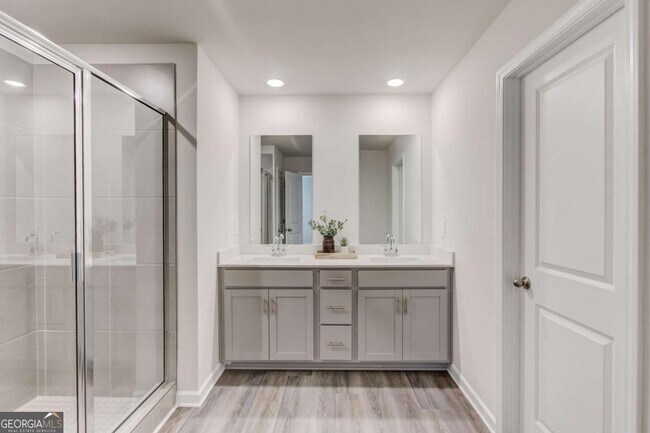 Building Photo - 1325 Lyon Wy Dr