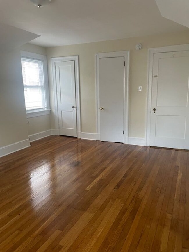 Building Photo - 423 Avondale Dr