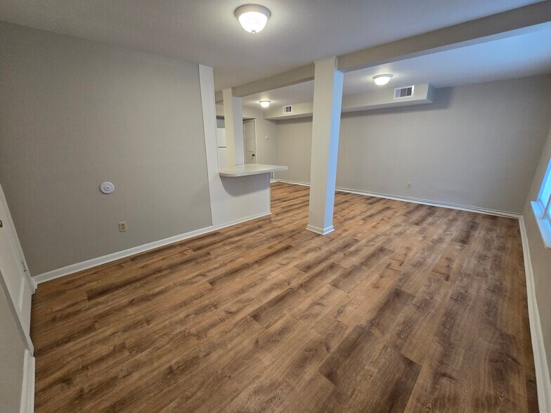 Building Photo - 2307 Elm Ave