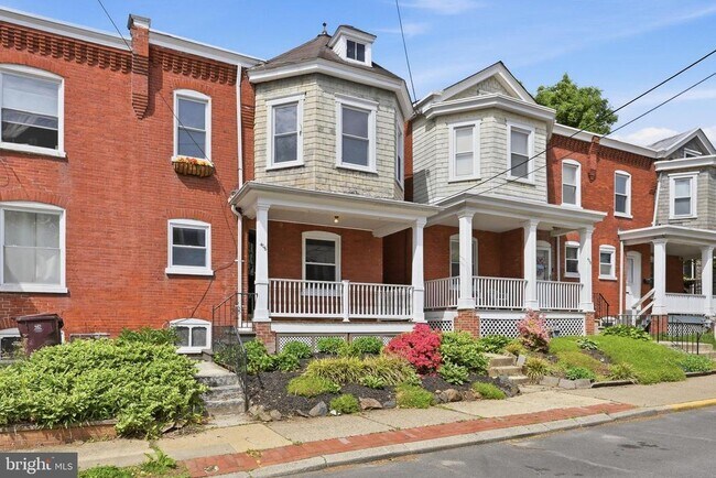 Building Photo - 406 W 20th St