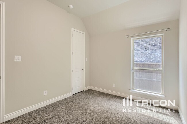 Building Photo - 843 Knoxbridge Rd