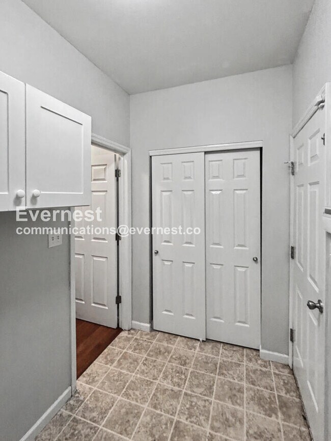 Building Photo - Limited Time Special Offer / Spacious 4-Bed Home with 2-Car Garage & Modern Amenities