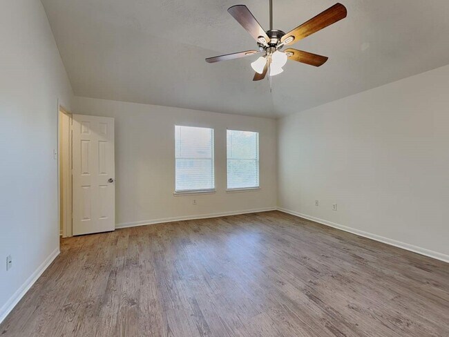 Building Photo - 28631 Hidden Lake W