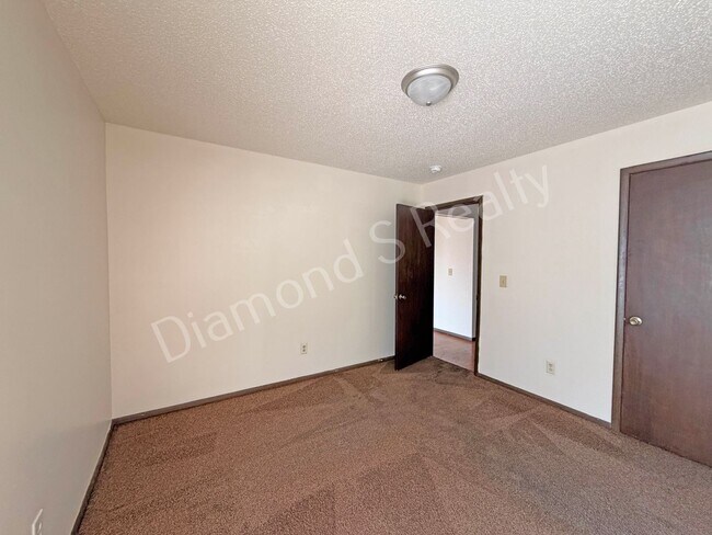 Building Photo - 531 W State St