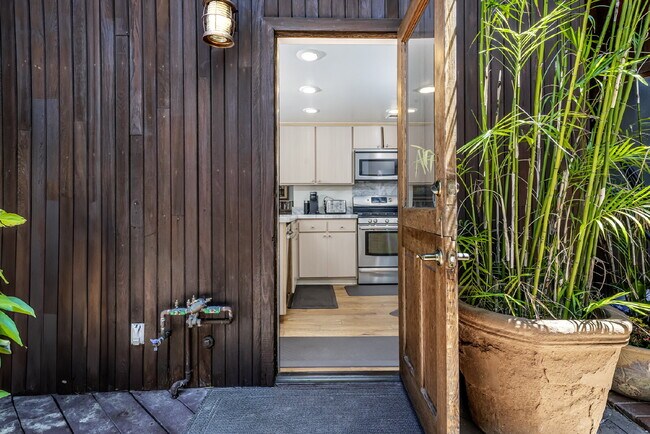 Building Photo - Island Getaway and Life in The Tropics