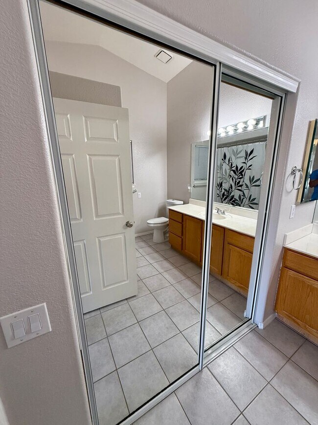 Building Photo - Custom 3 Bedroom, 2.5 Bath Home w/Bonus Ro...