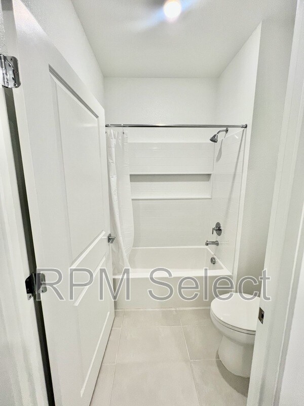 Building Photo - 2604 Atascadero Dr
