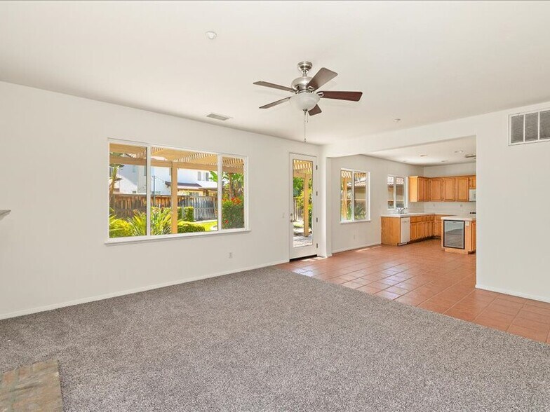 family room & kitchen - 1586 Silver Cup Ct