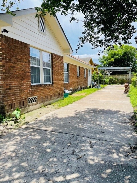 Building Photo - 6950 Avenue L