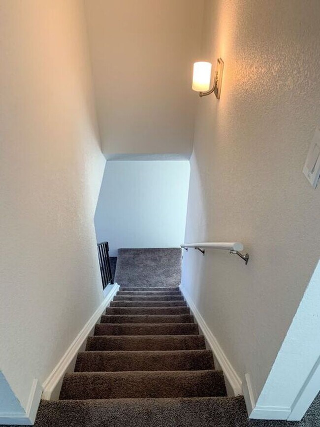 Building Photo - Sweet Bungalow in Westminister
