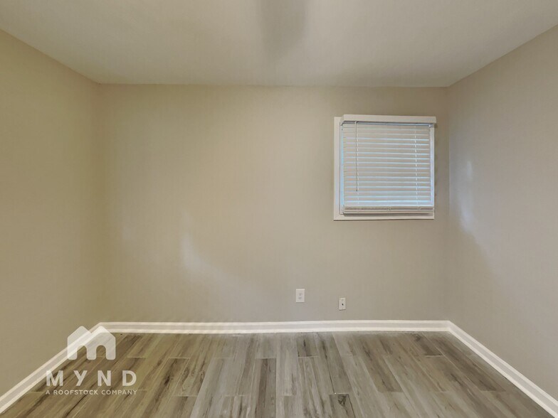 Building Photo - 467 Camelot Pkwy