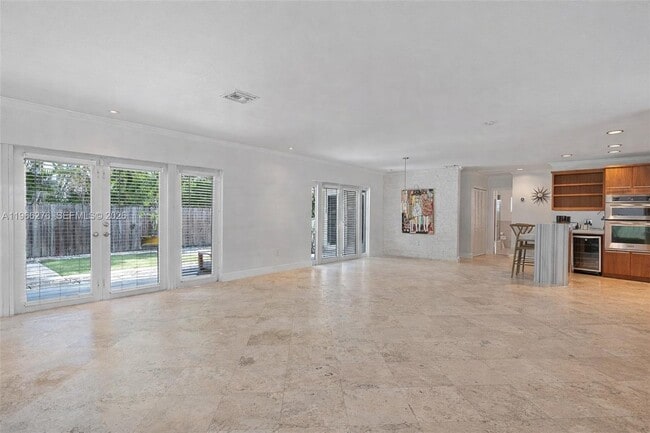 Building Photo - 5830 Pine Tree Dr