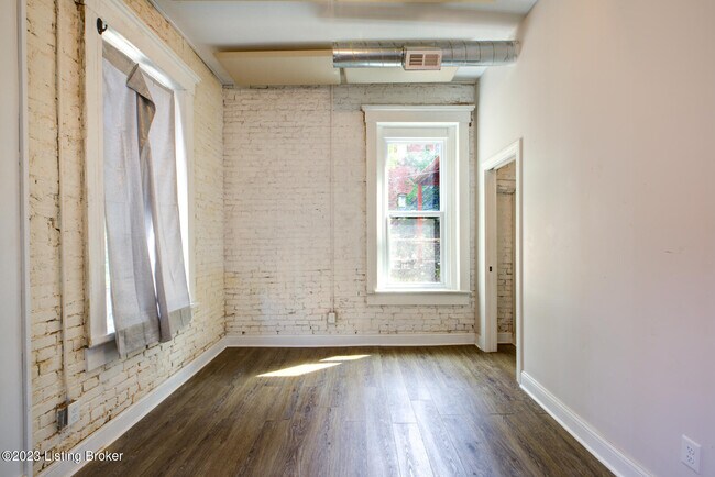 Building Photo - 1105 S 1st St