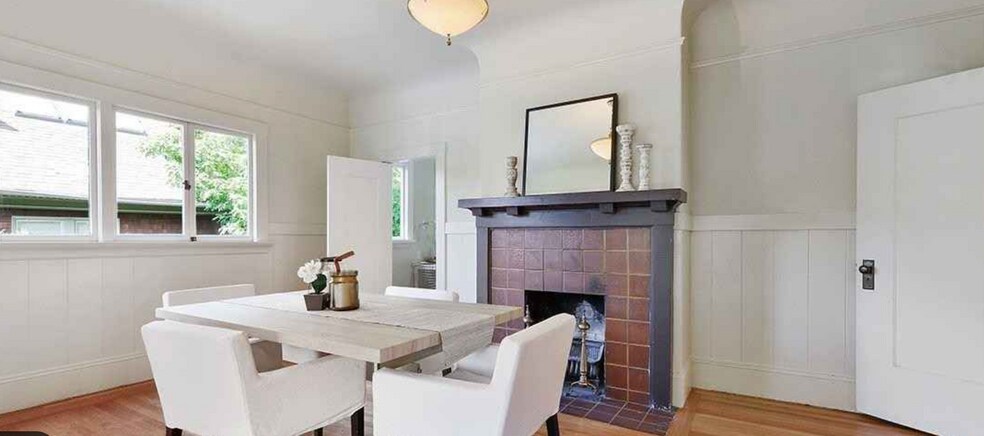Dining room w/decorative fireplace - 2644 Benvenue Ave
