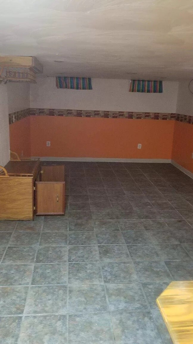 Building Photo - 1628 Sheffield Dr