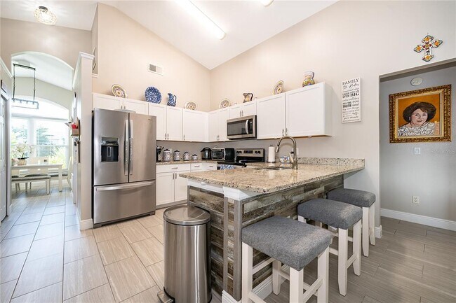 Building Photo - 702 Via Bianca Dr