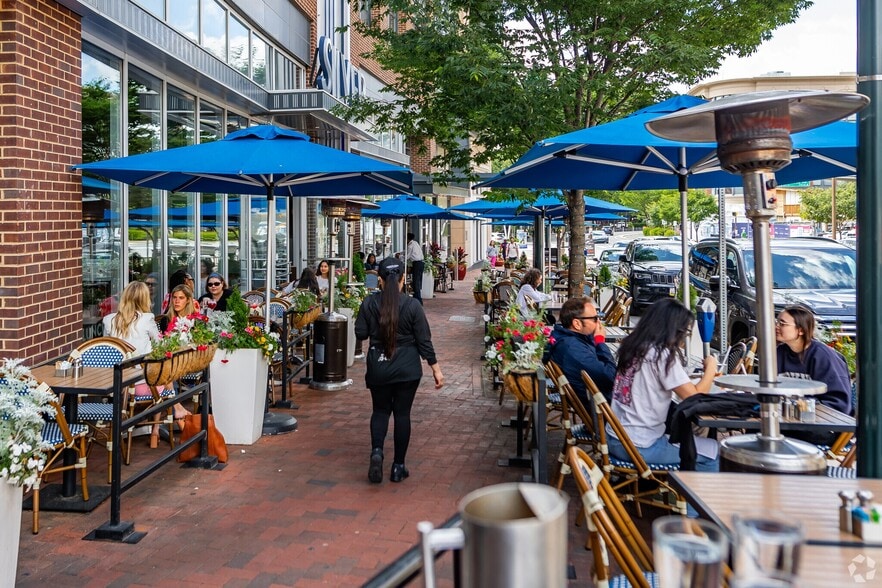 Building Photo - 6639 Hillandale Rd