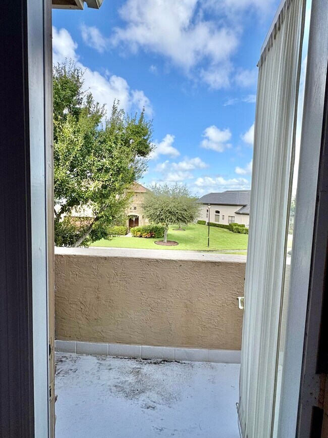 Building Photo - 3558 Collonade Dr