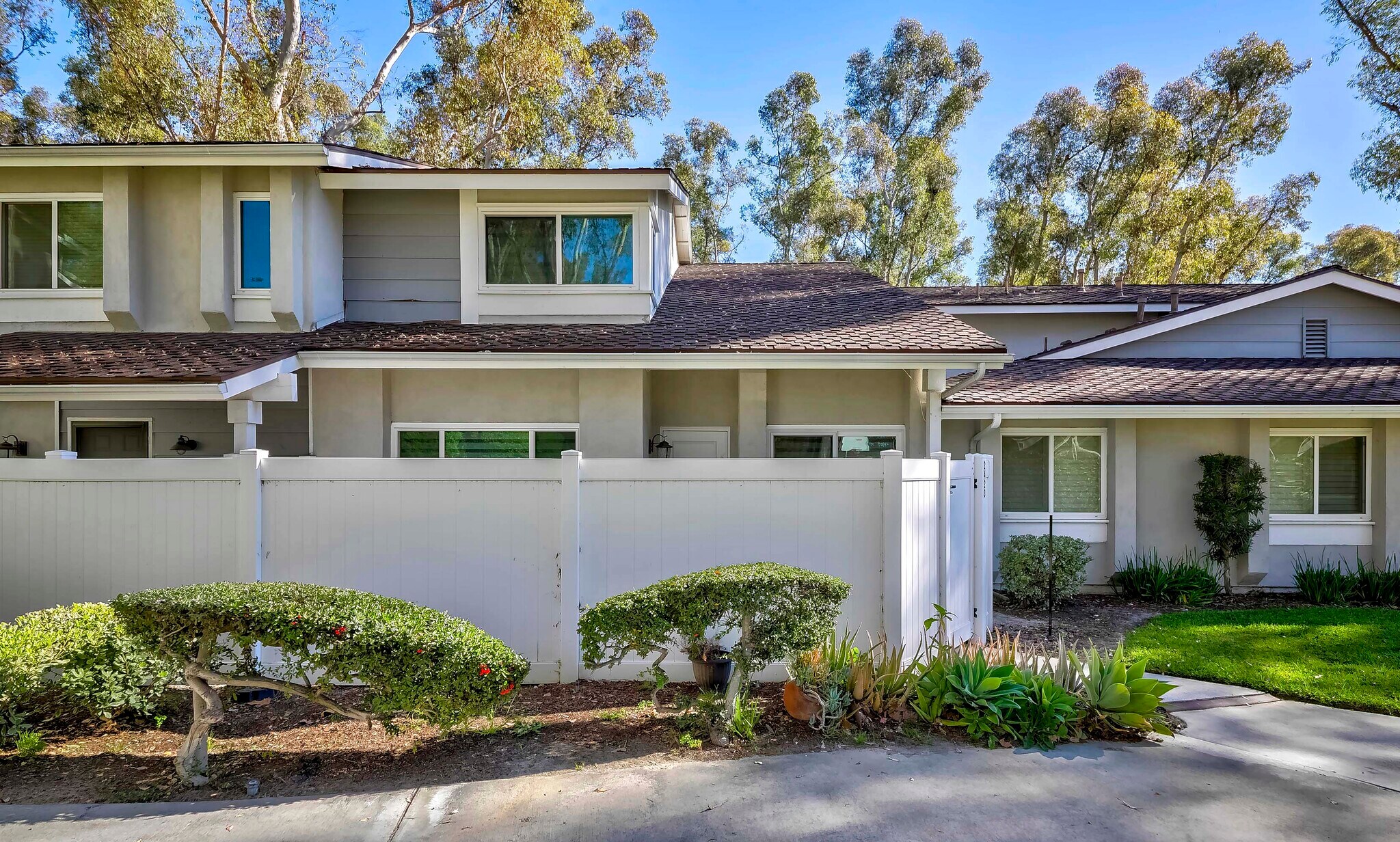 Building Photo - 2423 Coventry Cir