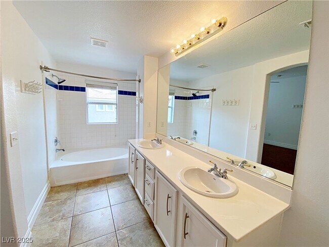 Building Photo - 10701 Pappas Ln