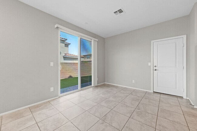 Building Photo - Modern 3-Bedroom + Loft Near VA Hospital