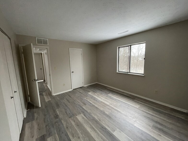 Building Photo - 1566 Mac Dr