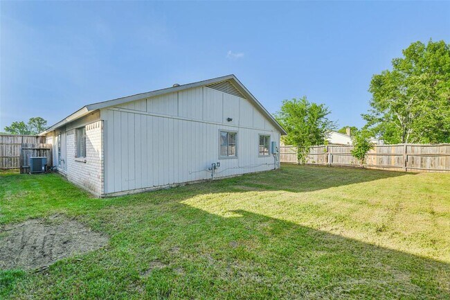 Building Photo - 5523 Bridge Forest Dr