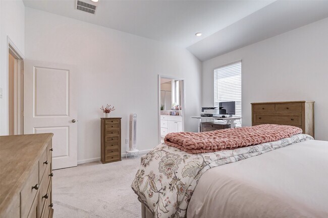 Building Photo - 4919 Shimmer Side Dr