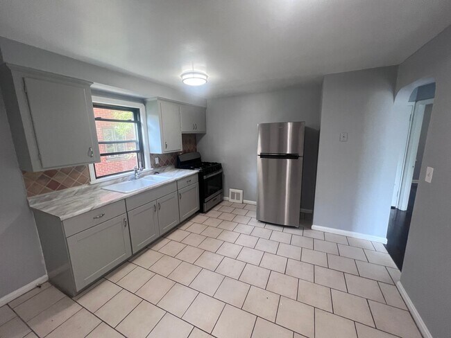 Building Photo - 3658 W 107th St