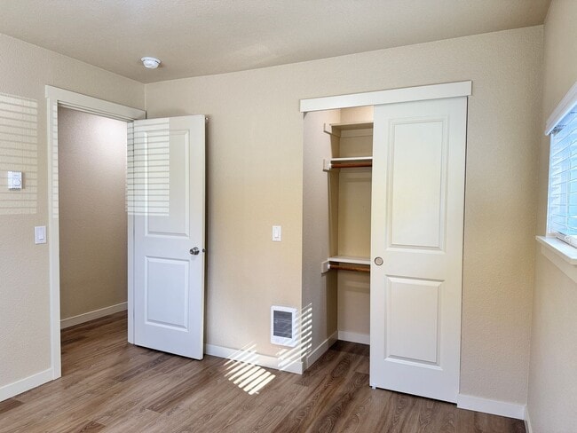 Building Photo - 5713-5713 64th St W