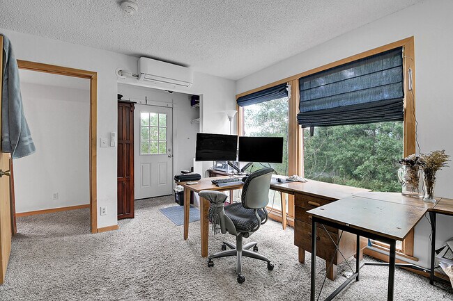 Building Photo - 204 Bristlecone Way