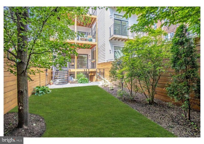 Building Photo - 2515 Ontario Rd NW