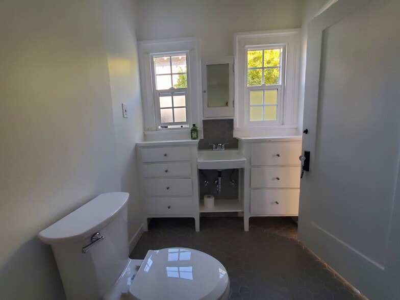 Building Photo - 2666 Cimarron St