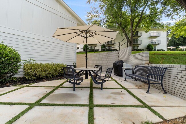 Building Photo - 1 Bed, 1 Bath Furnished Apartment  – Great Location & Amenities! Flexible Lease Terms Available