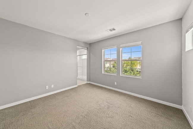 Building Photo - Love your life at Escaya in Chula Vista! 4Bed/2.5Ba attached garage home for rent
