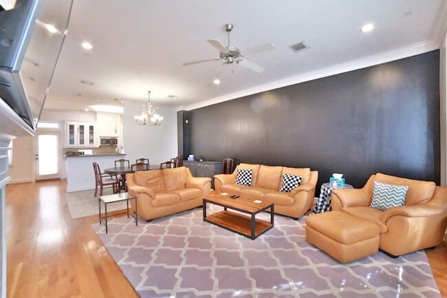 Primary Photo - 2410 Dorrington St