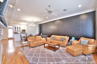 Building Photo - 2410 Dorrington St