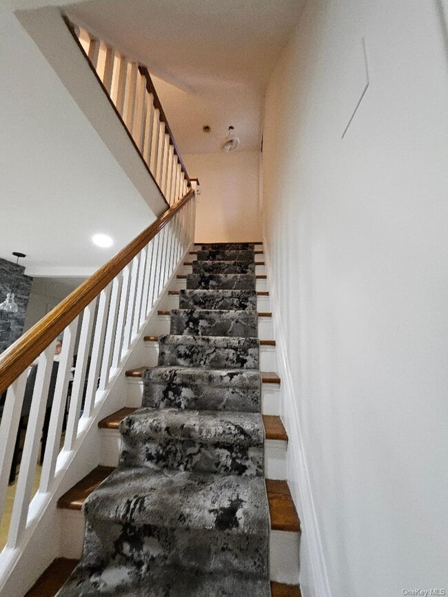 Building Photo - 141 Linden St