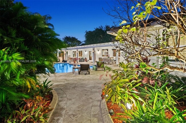 Building Photo - 10740 SW 74th Ct