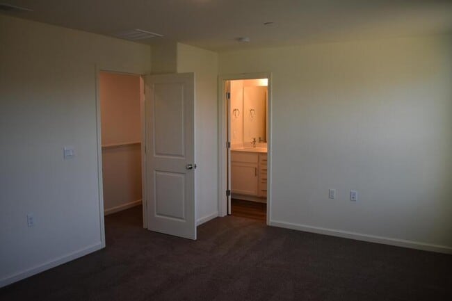 Building Photo - 1316 eagle crest court