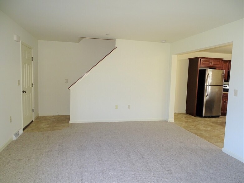 Building Photo - 322 Meadow View Dr