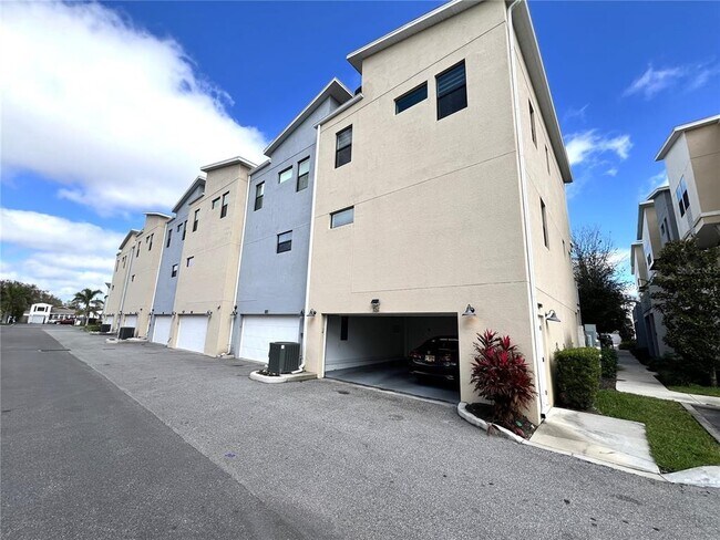 Building Photo - 1161 25th Ln N