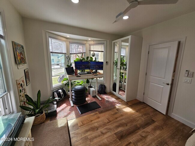 Building Photo - 408 4th Ave
