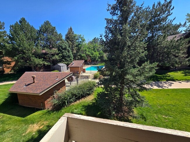 Building Photo - Beautifully Renovated, Top Floor, 2 Bedroom 2 Bath East Boulder Condo for Rent!