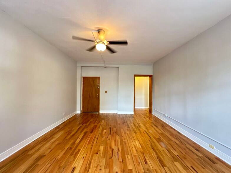 Building Photo - 1034 W George St