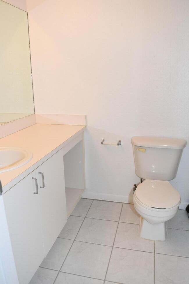 Building Photo - 2010 Taylor St