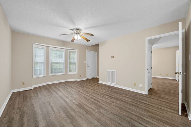 Building Photo - 1 Bedroom Pet Friendly Home For Rent Near ...