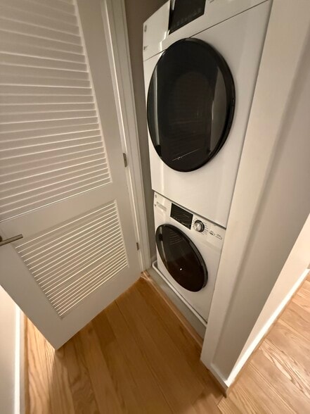 Washer/Dryer in Unit 1 - 2009 Benning Rd NE