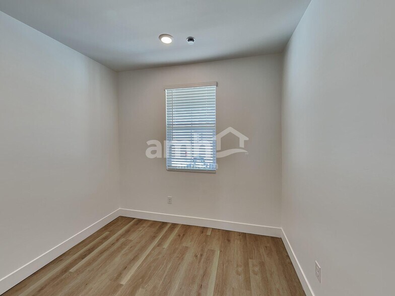 Building Photo - 6490 E Paseo Alga