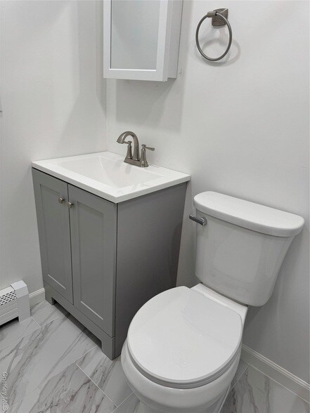 Building Photo - 542 E Pine St